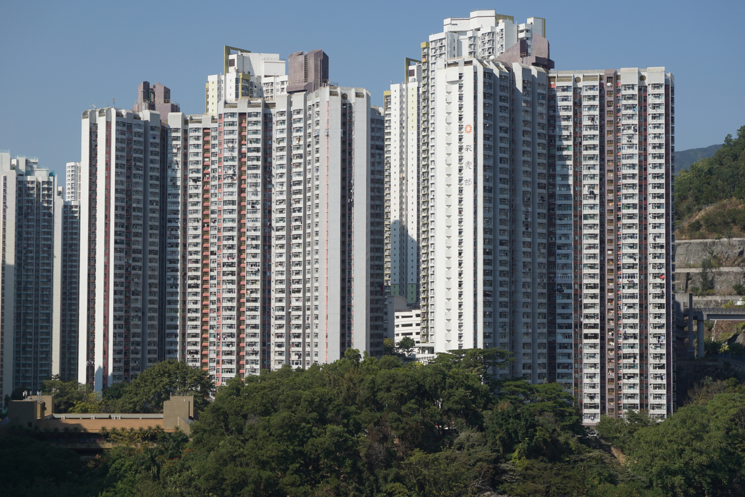 彩霞村