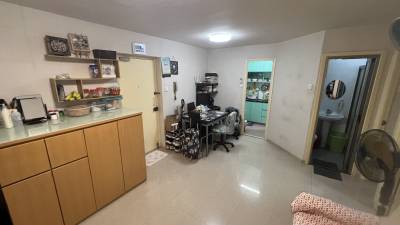 尋尋覓覓 居二客睇樓大半年 趕居二資格過期前入市 鳳鑽苑443呎 $300萬元(綠表)成交