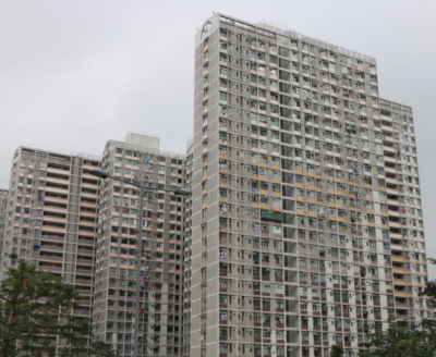 居屋2022攪珠 昨日已塵埃落定 今年推出8926個單位 共錄得25萬2千份申請 超額認購約28倍 綠表向隅客立即轉身重投居二市場 九龍城東頭村3房單位最新以$300萬元(綠表)售出