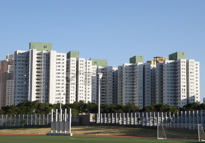 多個大型新盤均錄超額認購 盡吸市場不同客源 部份二手業主立即減價出貨 宏景花園3房單位原叫價$620萬元(綠表) 最新以$606萬元(綠表)成交 實用呎價@$10,323元