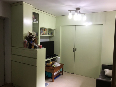 連續三個週末成交宗數錄得單位數 新盤持續減價 二手業主需劈價增吸引力  已補地價居屋《鵬程苑》自製3房 附設簡約裝修 持貨21年 賺$272.3萬元 日前以$360.3萬元(自由)獲承接