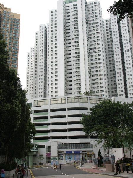 二手樓市氣氛不俗 業主轉區賣樓順勢沽售車位獲利  宏景花園車位最新以$120萬元成交 