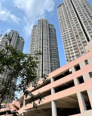 近日新盤銷情熾熱 買家傾向比較多優惠折扣一手新盤市場 二手交投明顯受壓 小業主立即變陣減價出貨 牛池灣海港花園最新2房單位以$470萬元沽出