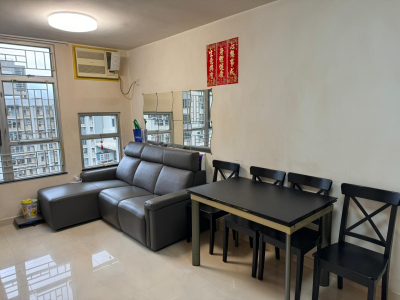 老人家心痛孫仔住得遠 需每天清晨起床返學 出資兒子買樓助上車 成功購入黃大仙慈雲山慈愛苑3房套單位 成交價$500萬（綠表）