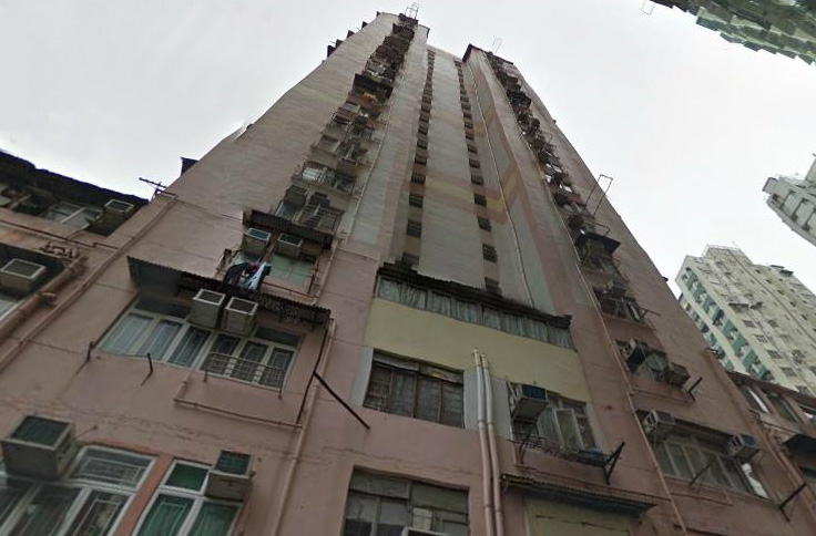 樓市持續向上 但市區仍有不少400萬元內平價上車盤 其中黃大仙環鳳街一帶舊樓近期更成上車客尋寶對象之一 雖然樓齡偏高 勝在坐擁交通購物之便